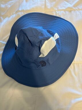 Mountain Hardwear Blue and White Sun Hat